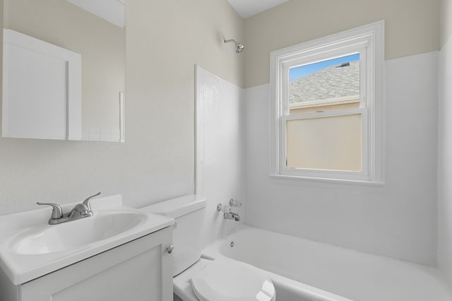 2721 Redwood Avenue, Davenport, IA 52802