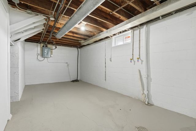 2721 Redwood Avenue, Davenport, IA 52802