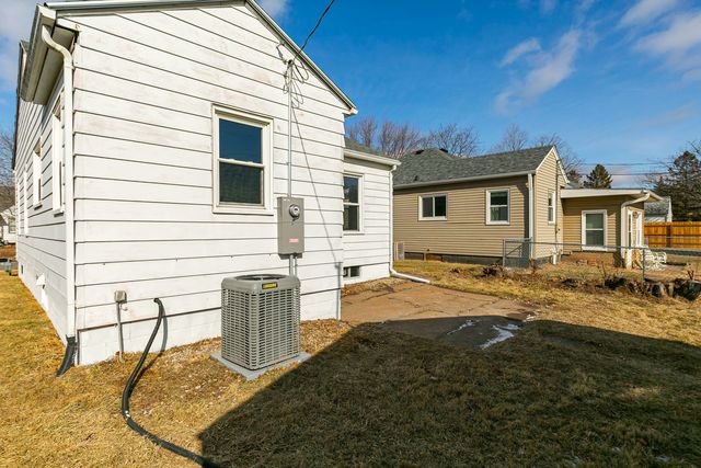 2721 Redwood Avenue, Davenport, IA 52802