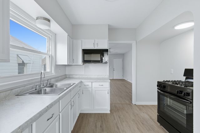 2721 Redwood Avenue, Davenport, IA 52802