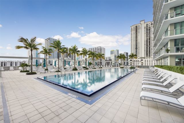 79 SW 12th St PH3904-S, Miami, FL 33130