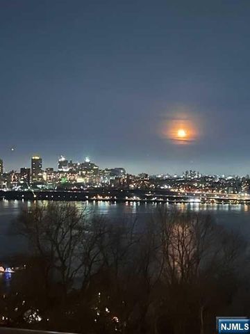 2 Horizon Road 1211, Fort Lee, NJ 07024