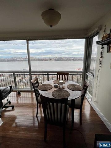 2 Horizon Road 1211, Fort Lee, NJ 07024