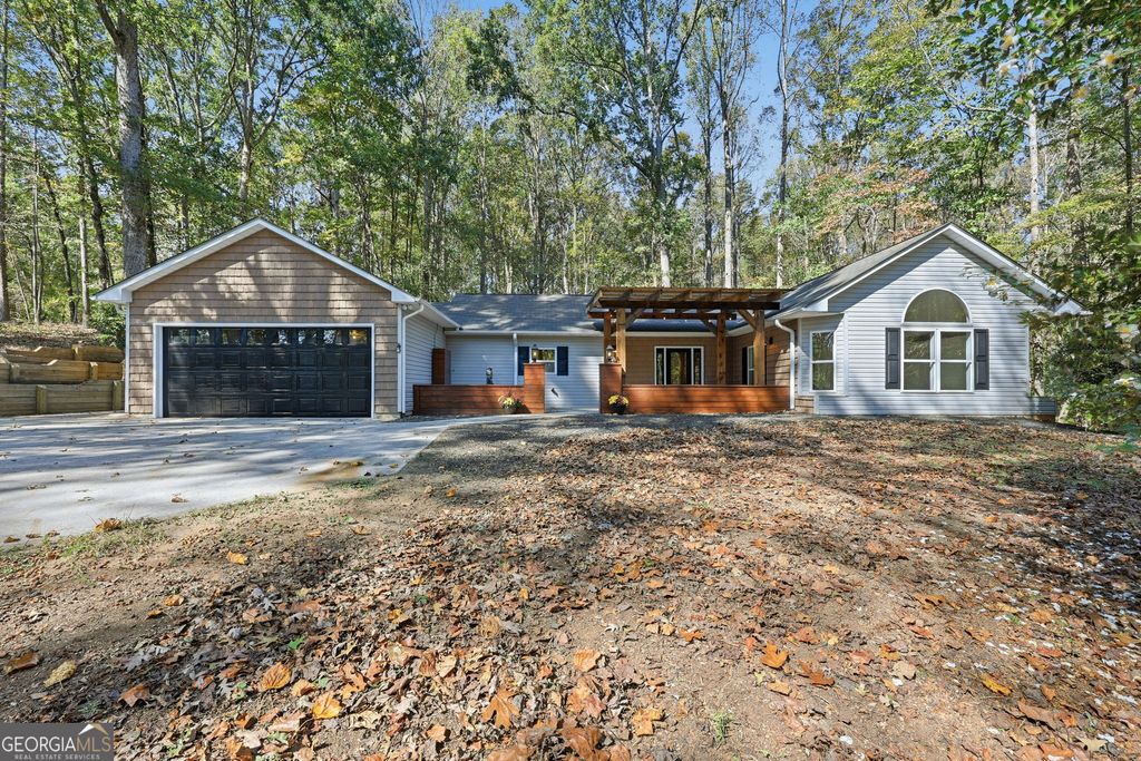 257 Lake Place Drive, Lavonia, GA 30553