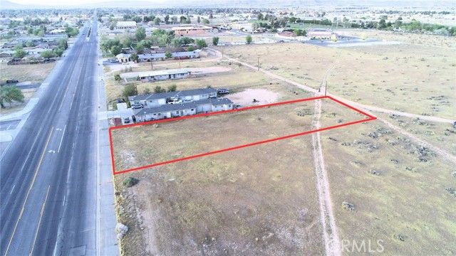 11 Navajo Road, Apple Valley, CA 92308