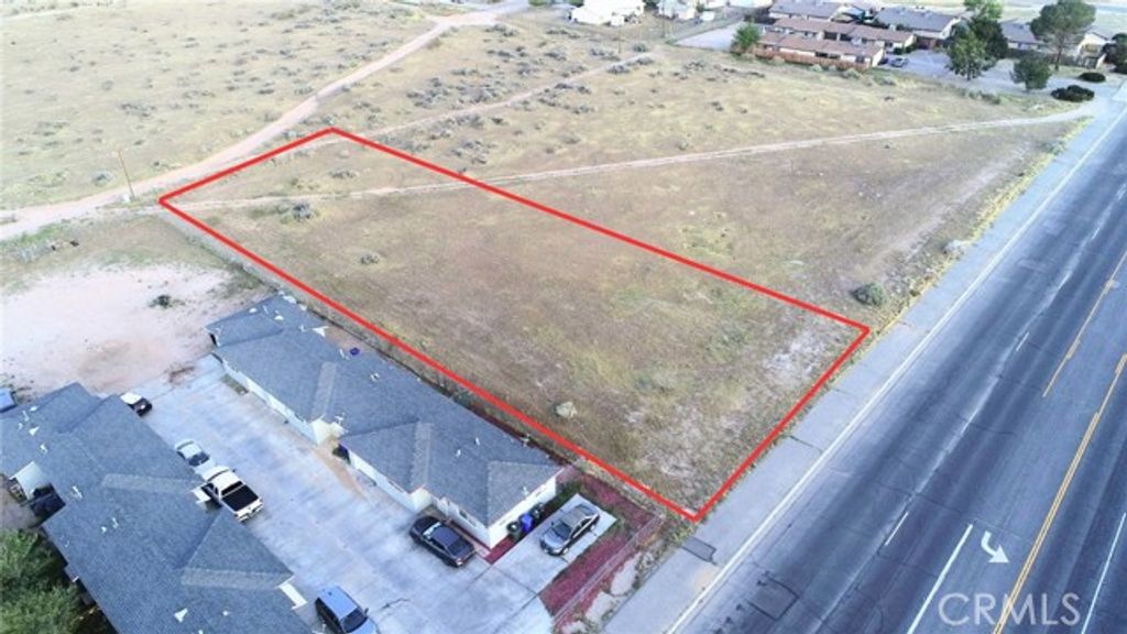 11 Navajo Road, Apple Valley, CA 92308