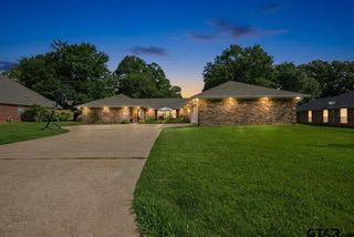 517 Charmwood Dr, Chandler, TX 75758