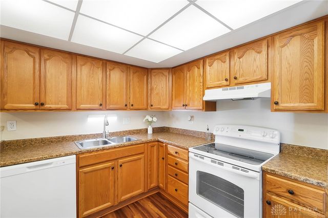 5740 Pennywell Drive, Dayton, OH 45424