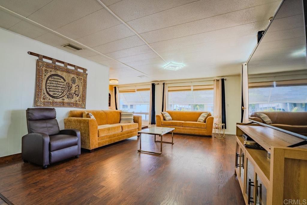 Image 5 of property listing at 450 E Bradley Avenue 106, El Cajon, CA 92021