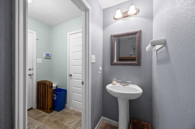 120 Hawkins CT, Hutto, TX 78634