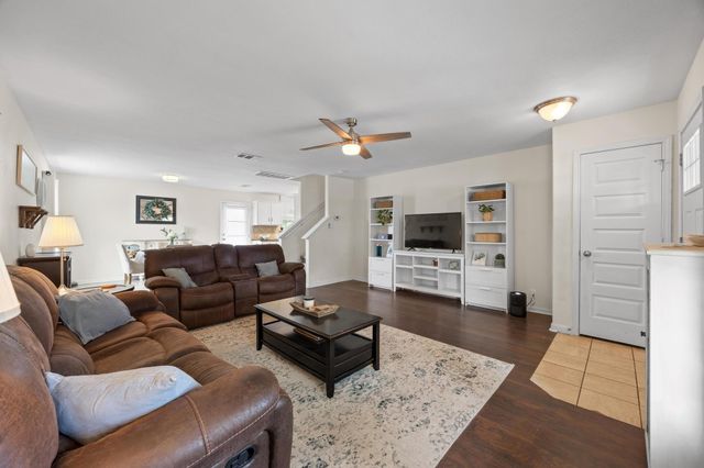 120 Hawkins CT, Hutto, TX 78634