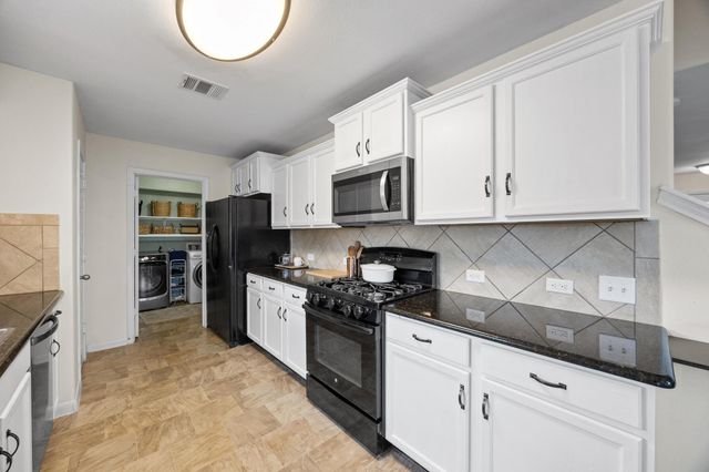 120 Hawkins CT, Hutto, TX 78634