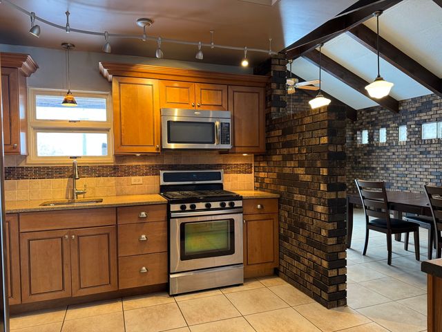 16037 Springfield Avenue, Markham, IL 60428