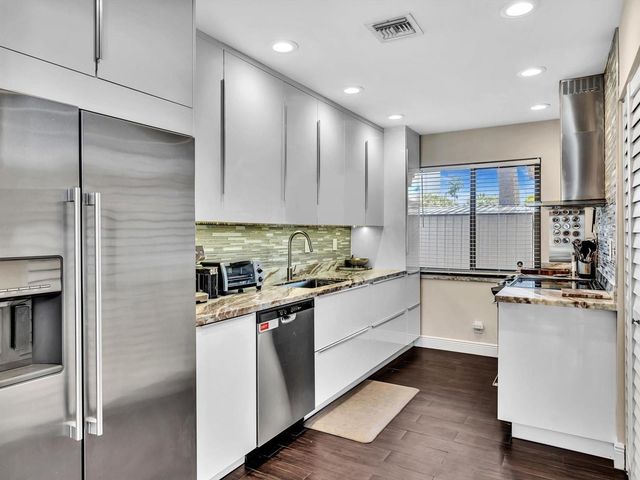 3432 NE 16th Avenue, Oakland Park, FL 33334