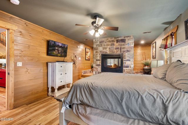 728 Still Hill Way, Gatlinburg, TN 37738