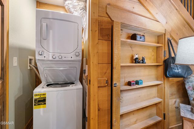 728 Still Hill Way, Gatlinburg, TN 37738