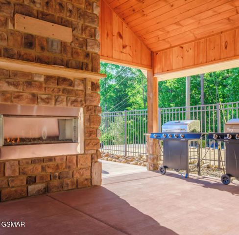 728 Still Hill Way, Gatlinburg, TN 37738