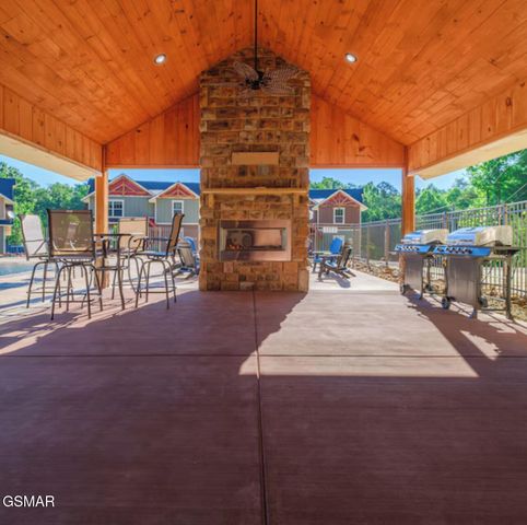 728 Still Hill Way, Gatlinburg, TN 37738