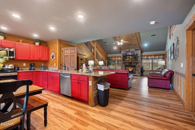 728 Still Hill Way, Gatlinburg, TN 37738
