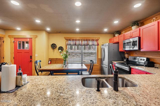 728 Still Hill Way, Gatlinburg, TN 37738