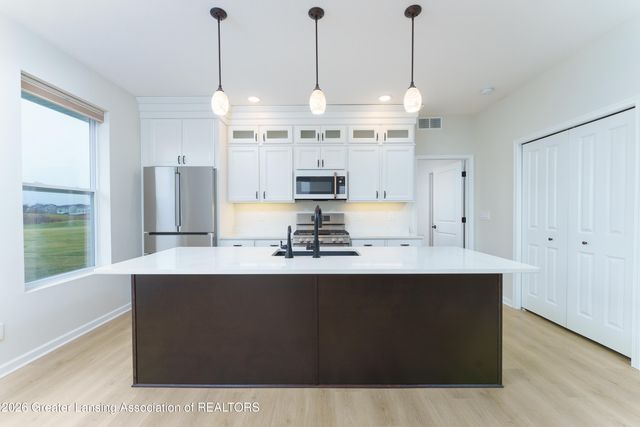 3905 Quarterhorse Road, East Lansing, MI 48823