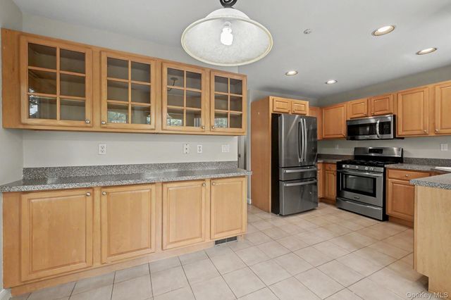 34 Winding Ridge Road, White Plains, NY 10603