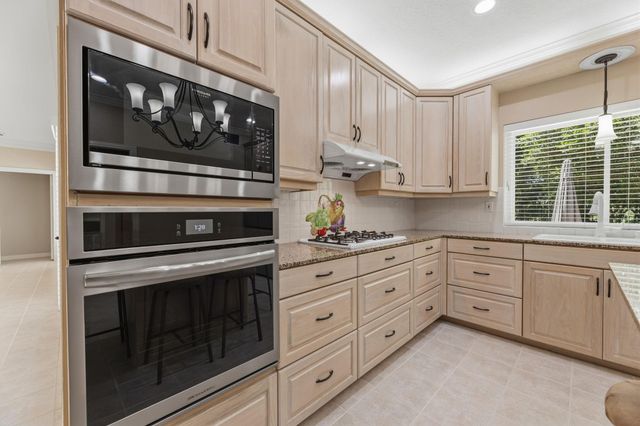 17 Buttonbush Court, The Woodlands, TX 77380