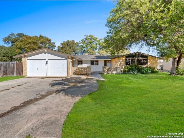 5003 Round Table, Windcrest, TX 78218