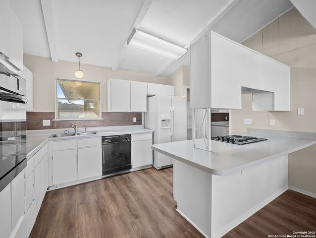 5003 Round Table, Windcrest, TX 78218