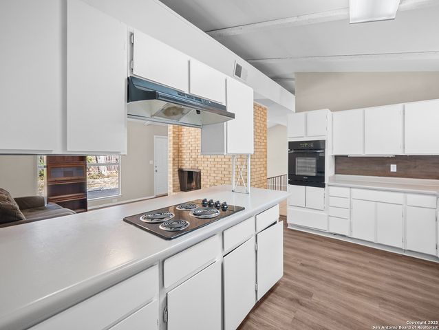 5003 Round Table, Windcrest, TX 78218