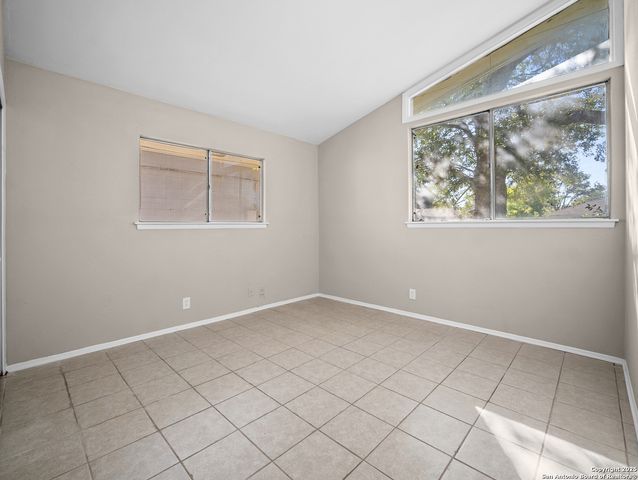 5003 Round Table, Windcrest, TX 78218