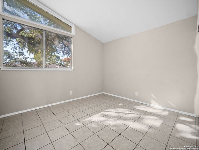 5003 Round Table, Windcrest, TX 78218