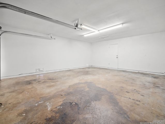 5003 Round Table, Windcrest, TX 78218