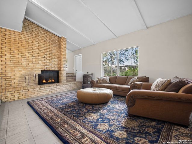 5003 Round Table, Windcrest, TX 78218