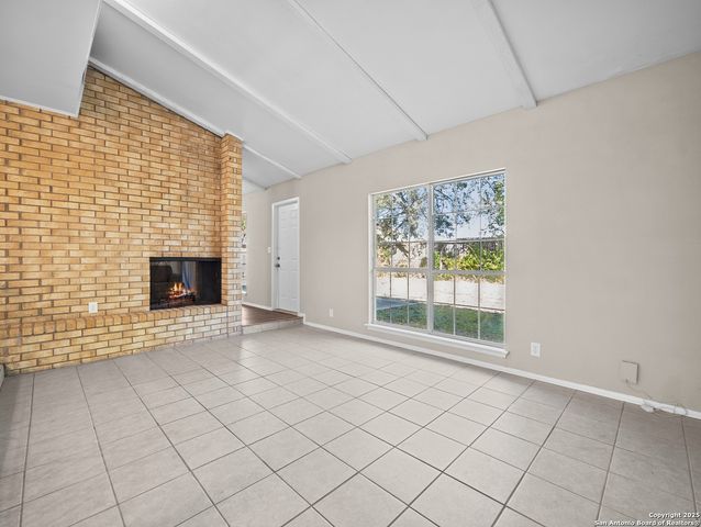 5003 Round Table, Windcrest, TX 78218