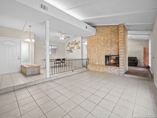 5003 Round Table, Windcrest, TX 78218