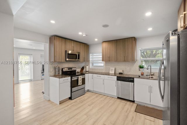 3291 SW 44th St, Dania Beach, FL 33312