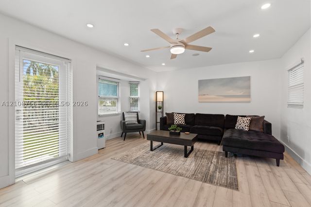 3291 SW 44th St, Dania Beach, FL 33312