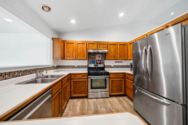 2822 Gunn Court, Redding, CA 96001
