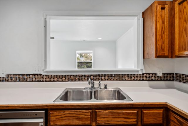 2822 Gunn Court, Redding, CA 96001