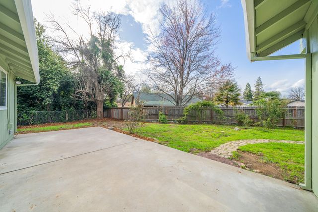 2822 Gunn Court, Redding, CA 96001