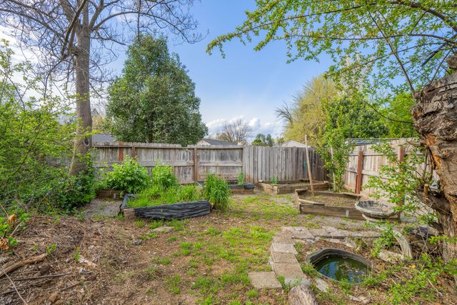 2822 Gunn Court, Redding, CA 96001