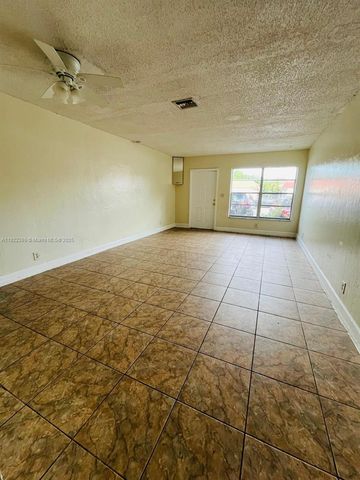 7710 SW 10th St 2, North Lauderdale, FL 33068