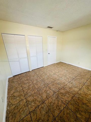 7710 SW 10th St 2, North Lauderdale, FL 33068