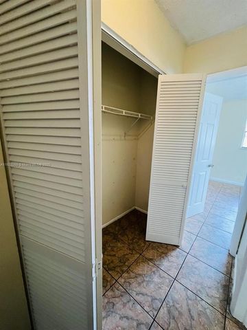 7710 SW 10th St 2, North Lauderdale, FL 33068