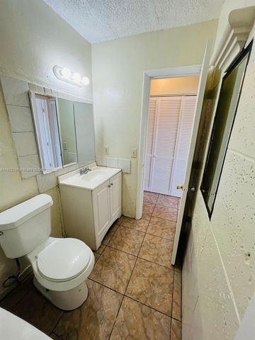 7710 SW 10th St 2, North Lauderdale, FL 33068