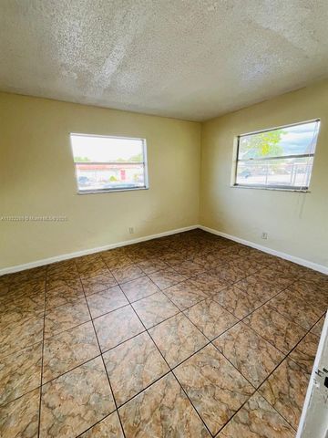 7710 SW 10th St 2, North Lauderdale, FL 33068