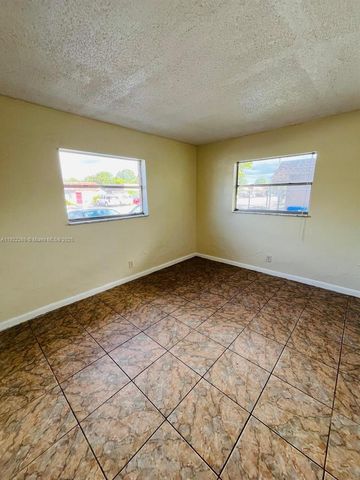 7710 SW 10th St 2, North Lauderdale, FL 33068