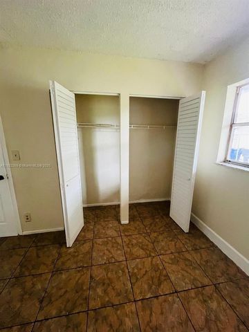 7710 SW 10th St 2, North Lauderdale, FL 33068