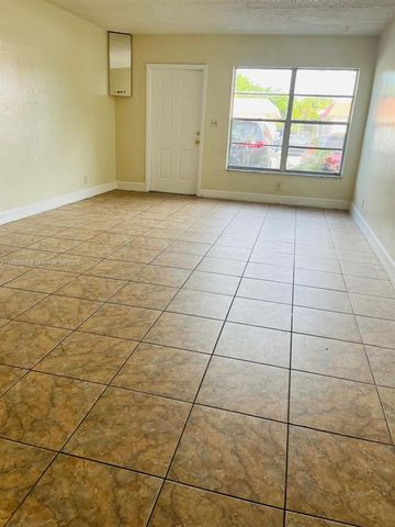 7710 SW 10th St 2, North Lauderdale, FL 33068